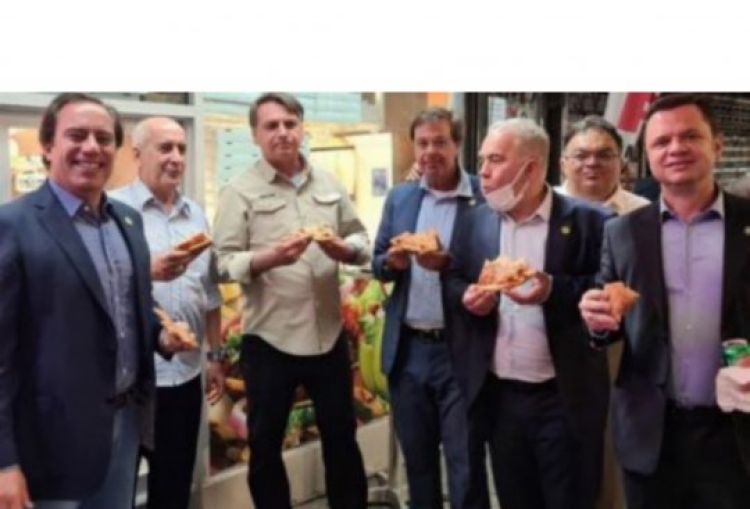 COM INFORMAÇÕES: ISTO É  COM INFORMAÇÕES: ISTO É