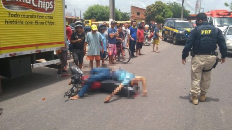 Motociclista morre após colisão em traseira de caminhão na BR-343 em Parnaíba (Foto: Reprodução/ WhatsApp) Motociclista morre após colisão em traseira de caminhão na BR-343 em Parnaíba (Foto: Reprodução/ WhatsApp)
