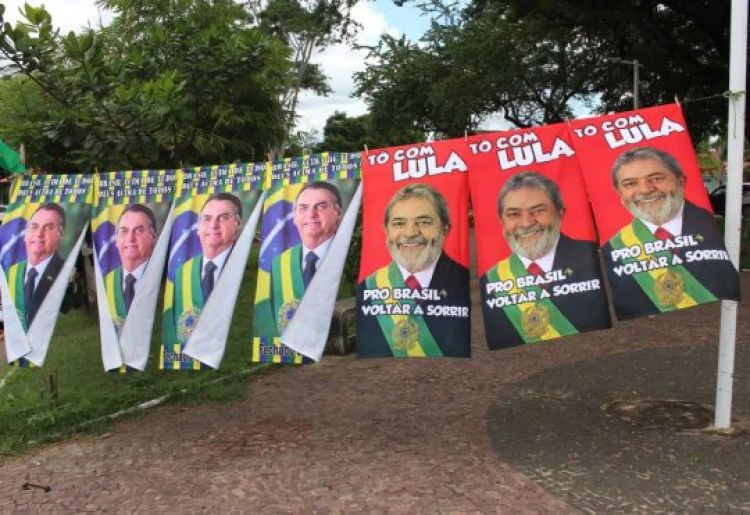 Justiça Eleitoral determina remoção de toalhas com apoio a Lula e Bolsonaro das ruas de Teresina — Foto: Layza Mourão/g1 Justiça Eleitoral determina remoção de toalhas com apoio a Lula e Bolsonaro das ruas de Teresina — Foto: Layza Mourão/g1