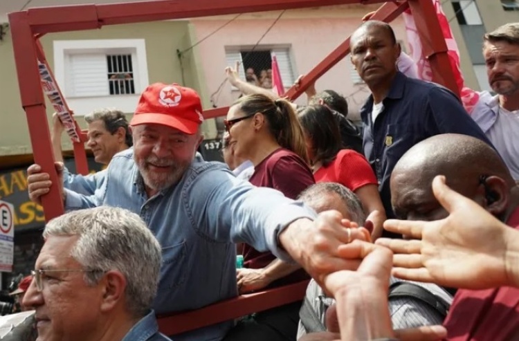 Lula em São Bernardo do Campo nesta quinta-feira (6). — Foto: REUTERS/Mariana Greif