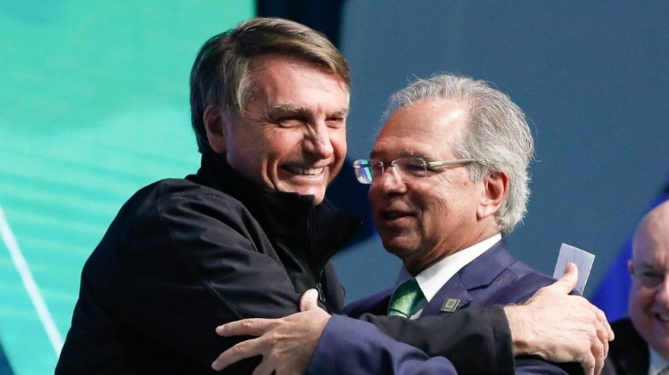Guedes e Bolsonaro querem deixar salário mínimo e aposentadoria sem correção pela inflação.
Créditos: Foto: Alan Santos/PR