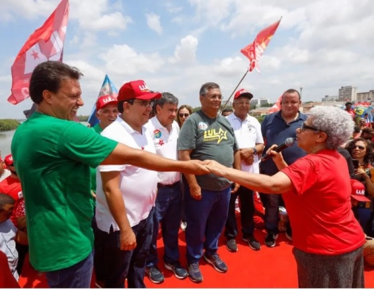 Ato político pró-Lula aconteceu na Ponte da Amizade — Foto: Divulgação
