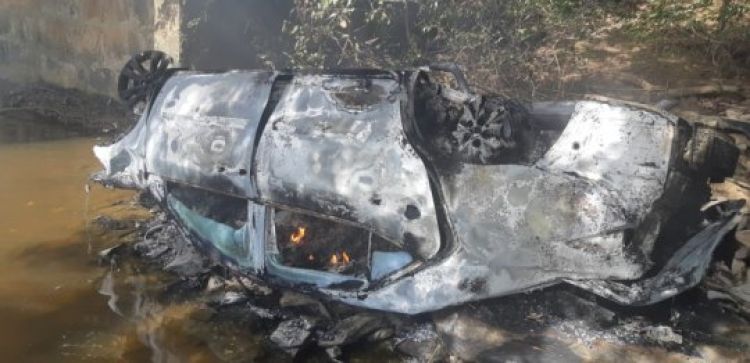 Carro pegou fogo após tombar | FOTO: Divulgação/PRF PI Carro pegou fogo após tombar | FOTO: Divulgação/PRF PI
