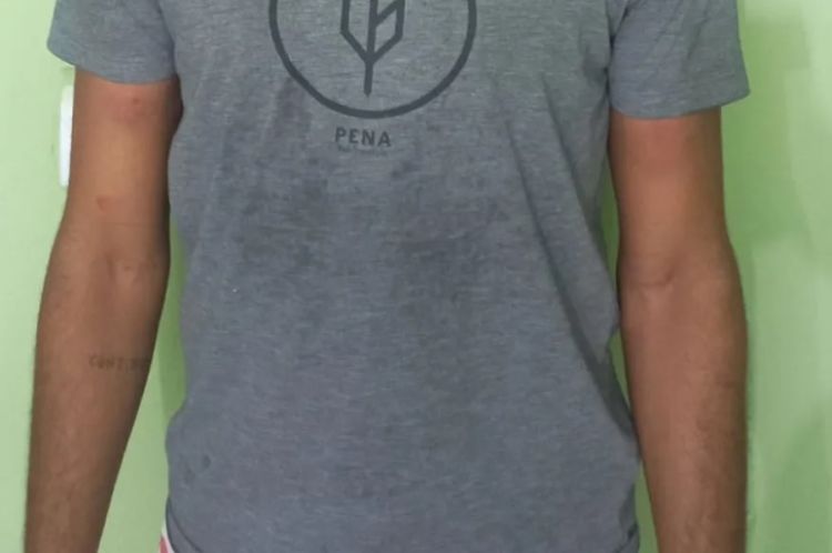 Homem é preso suspeito de amordaçar ex-companheira e usar objeto de ferro para estuprá-la, em Alegrete do Piauí — Foto: PM Homem é preso suspeito de amordaçar ex-companheira e usar objeto de ferro para estuprá-la, em Alegrete do Piauí — Foto: PM