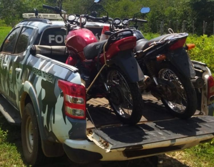 Homem é preso acusado de vender motos roubadas no Norte do Piauí (Foto: Reprodução / 15º BPM) Homem é preso acusado de vender motos roubadas no Norte do Piauí (Foto: Reprodução / 15º BPM)