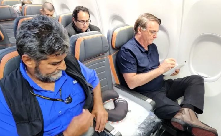 Bolsonaro chega ao Brasil após três meses nos Estados Unidos Reprodução CNN Bolsonaro chega ao Brasil após três meses nos Estados Unidos Reprodução CNN