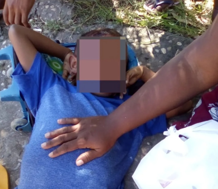 Três crianças ficam feridas após ônibus colidir contra moto em parada na Zona Sul de Teresina — Foto: Reprodução