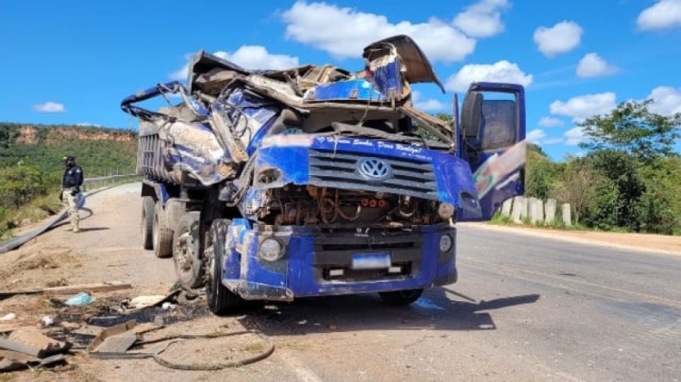 Motorista de carreta morre após veículo tombar em descida de serra no Piauí | Divulgação/PRF