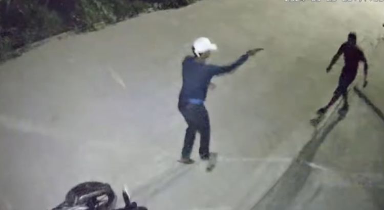 Foto: dupla comete assalto e tentar atirar em vítima  Foto: dupla comete assalto e tentar atirar em vítima