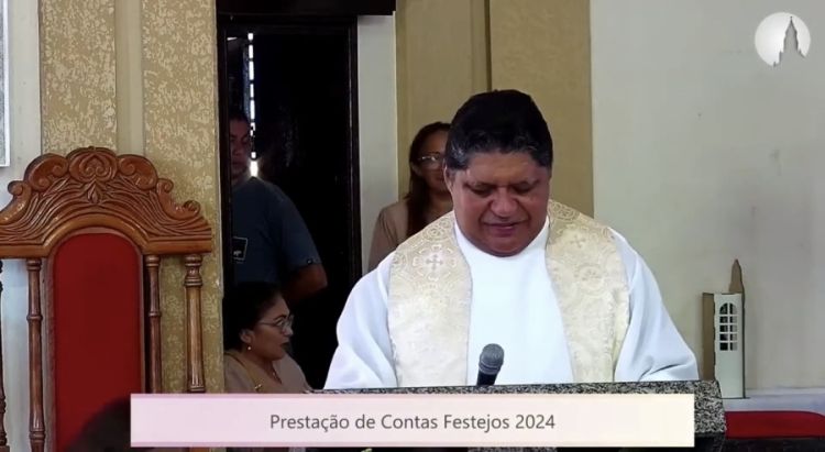 Foto: Padre anuncia valor parcial das arrecadações do festejo Foto: Padre anuncia valor parcial das arrecadações do festejo