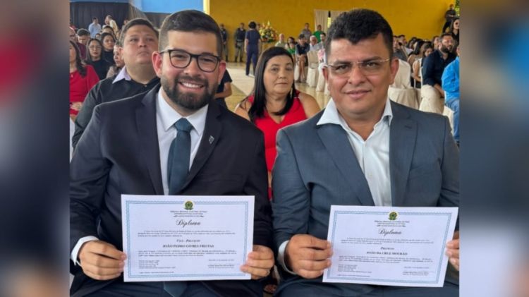 Prefeito e vice diplomados - Foto: Reproduções/Redes Sociais  Prefeito e vice diplomados - Foto: Reproduções/Redes Sociais