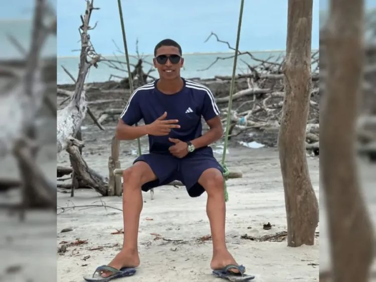 Antes de ser morto em Jericoacoara, turista fez fotos com gestos sem saber que era símbolo de uma facção criminosa atuante no Ceará Antes de ser morto em Jericoacoara, turista fez fotos com gestos sem saber que era símbolo de uma facção criminosa atuante no Ceará