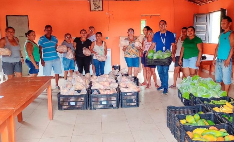 Entrega de alimentos na comunidade Nazaré, em Lagoa de São Francisco Entrega de alimentos na comunidade Nazaré, em Lagoa de São Francisco