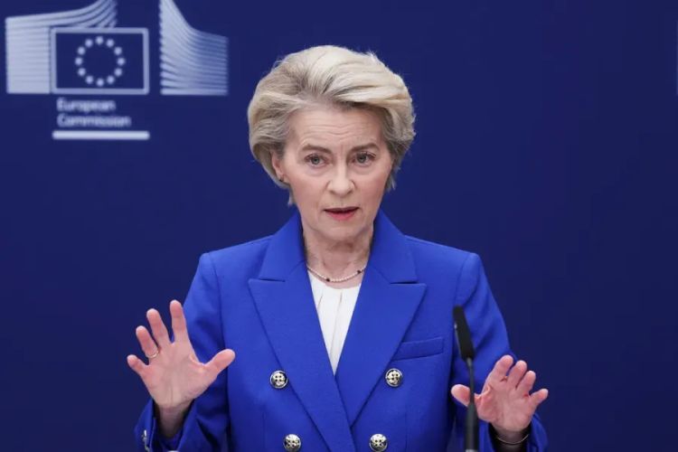 A chefe do Executivo da União Europeia, Ursula von der Leyen, anuncia plano de 800 bi de euros da UE contra eventual saída dos EUA da Ucrânia, em 4 de março de 2025. — Foto: Yves Herman/ Reuters A chefe do Executivo da União Europeia, Ursula von der Leyen, anuncia plano de 800 bi de euros da UE contra eventual saída dos EUA da Ucrânia, em 4 de março de 2025. — Foto: Yves Herman/ Reuters