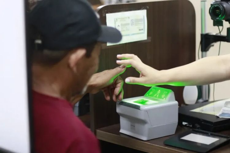 Emissão da nova Carteira de Identidade — Foto: SSP-AM Emissão da nova Carteira de Identidade — Foto: SSP-AM