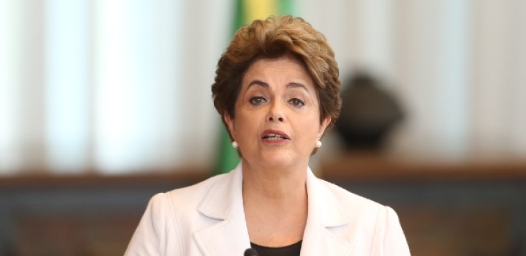 A presidente afastada, Dilma Rousseff, quando da divulgação de sua carta aos senadores, nesta terça-feira (16)