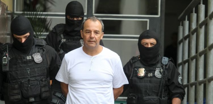 O ex-governador do Rio de Janeiro, Sérgio Cabral, está preso em Curitiba O ex-governador do Rio de Janeiro, Sérgio Cabral, está preso em Curitiba