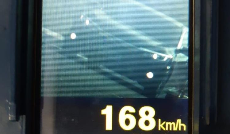 Carro a 168km/h  Carro a 168km/h