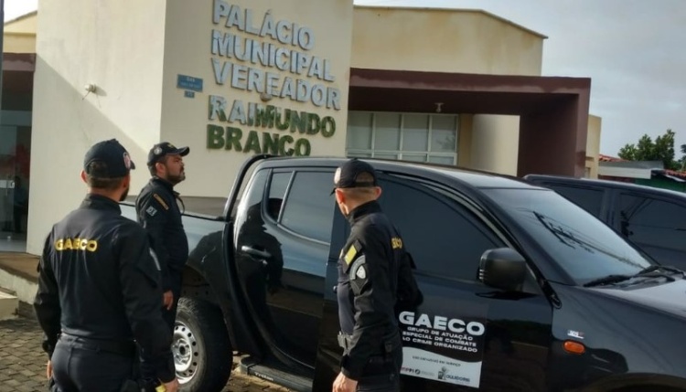 Gaeco na sede da prefeitura de São Miguel da Baixa Grande –PI. Fonte: G1